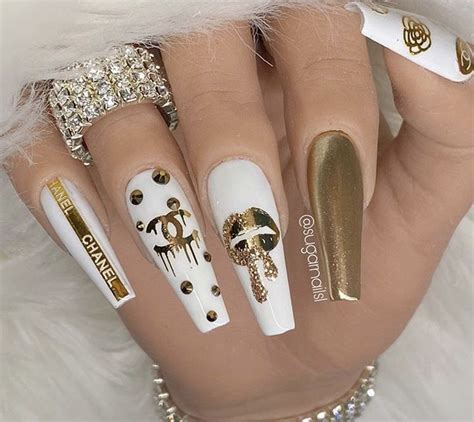 uñas de gel chanel